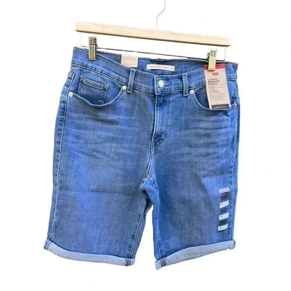 LEVI’S CLASSIC BERMUDA JEAN SHORTS•MEDIUM•SIZE 8•